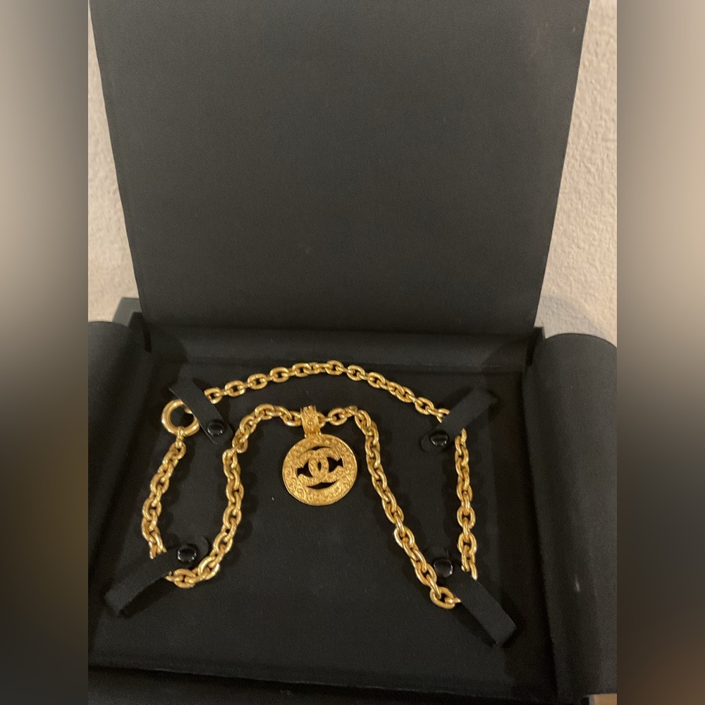 Chanel 94A Rhombus Circle Pendant Necklace